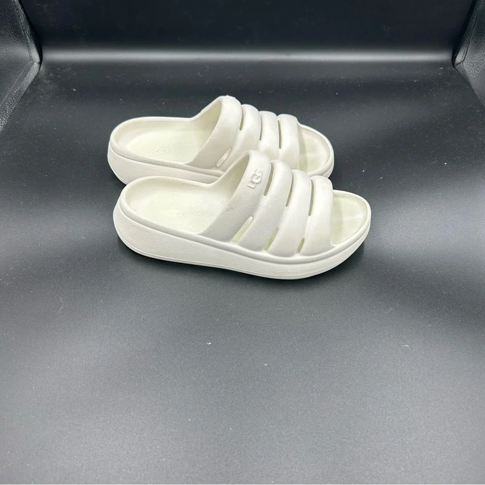 UGG Sports Yeah Kids White Slide Sandals No Size but‎ Measures Size 2